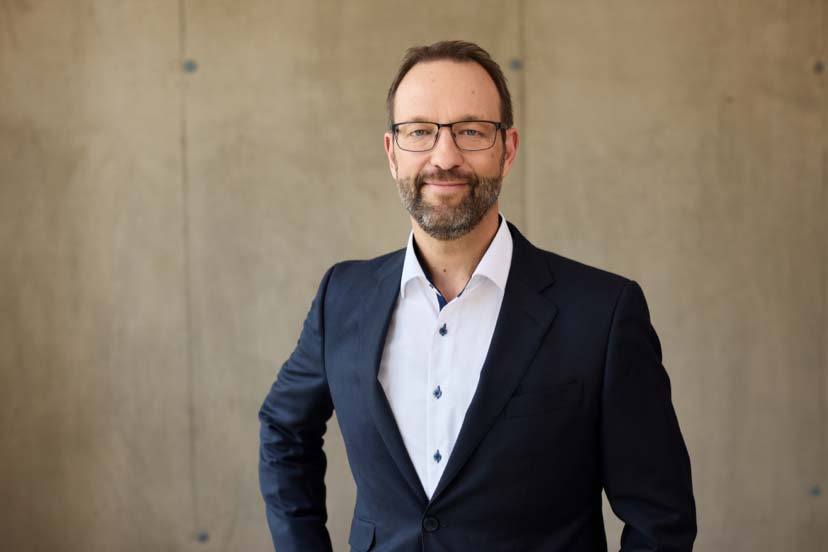 Ein freundiches und vertrauenvolles Portrait-Foto von Alexander Goldberg.