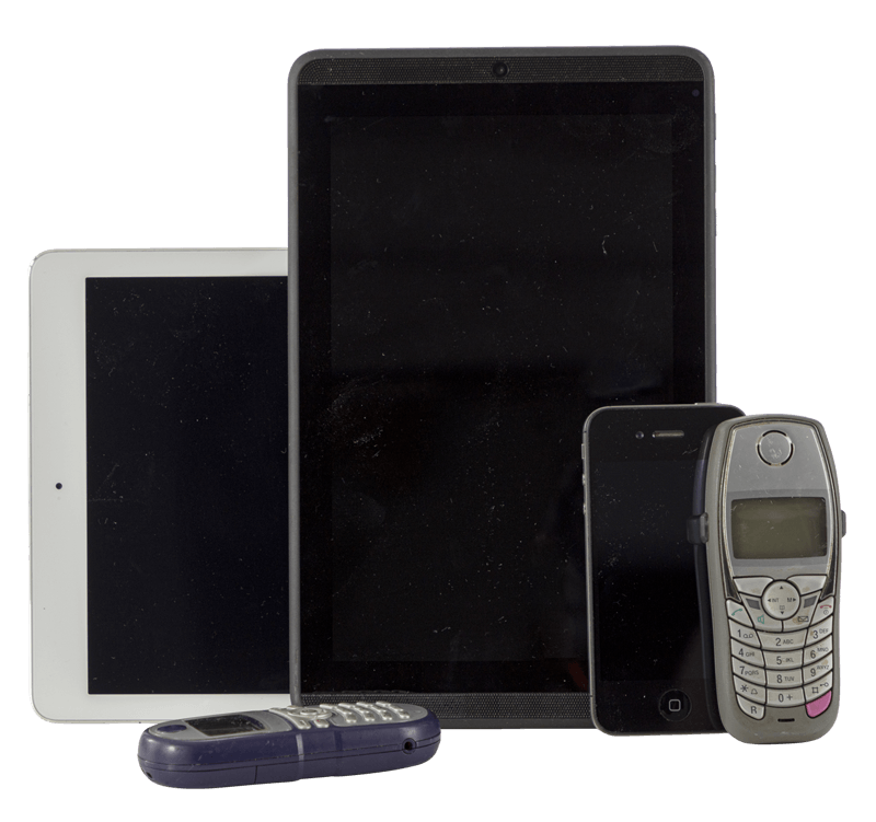 Sammlung alter elektronischer Geräte, bestehend aus zwei Tablets, zwei klassischen Handys und einem Smartphone.